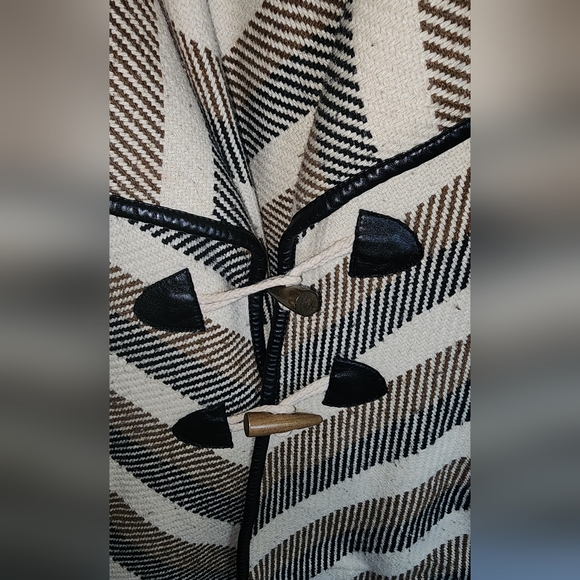 NWOT Jolt Woven Knit Toggle Wool Blend Blanket - Picture 5 of 5